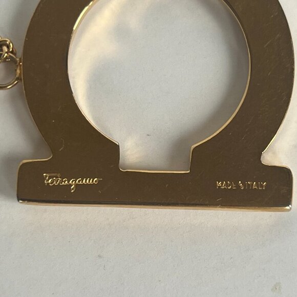 Salvatore Ferragamo Iconic Chunky Gancini Scarf Ring Gold Tone MINT - Picture 4 of 5